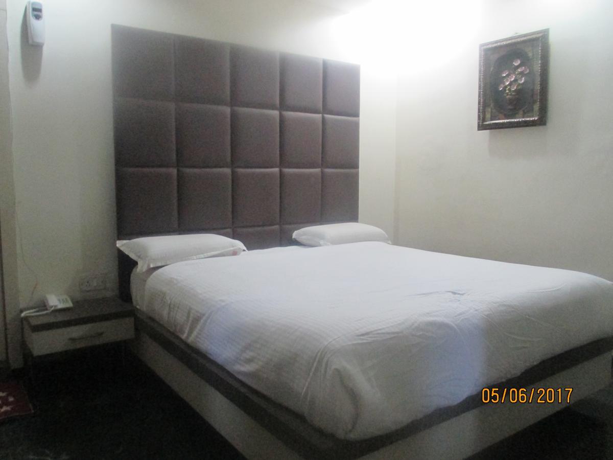A.R Grand Hotel Visakhapatnam Buitenkant foto