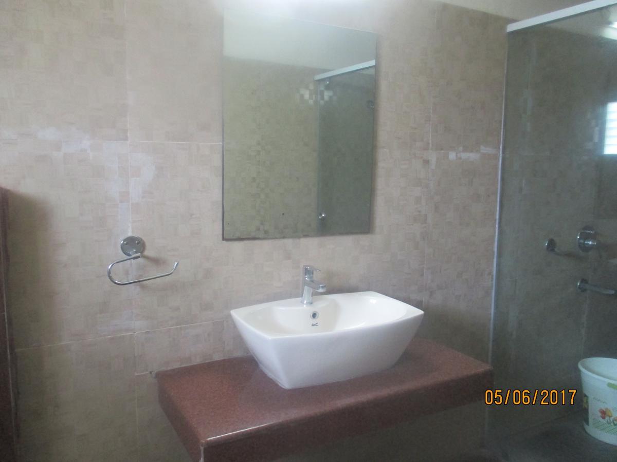 A.R Grand Hotel Visakhapatnam Buitenkant foto