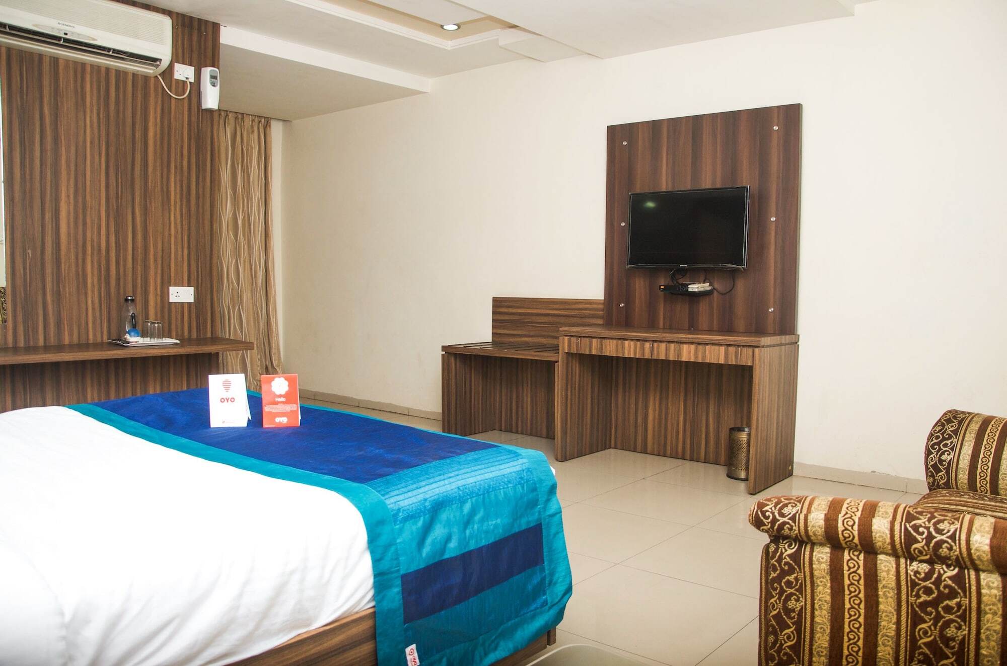A.R Grand Hotel Visakhapatnam Buitenkant foto